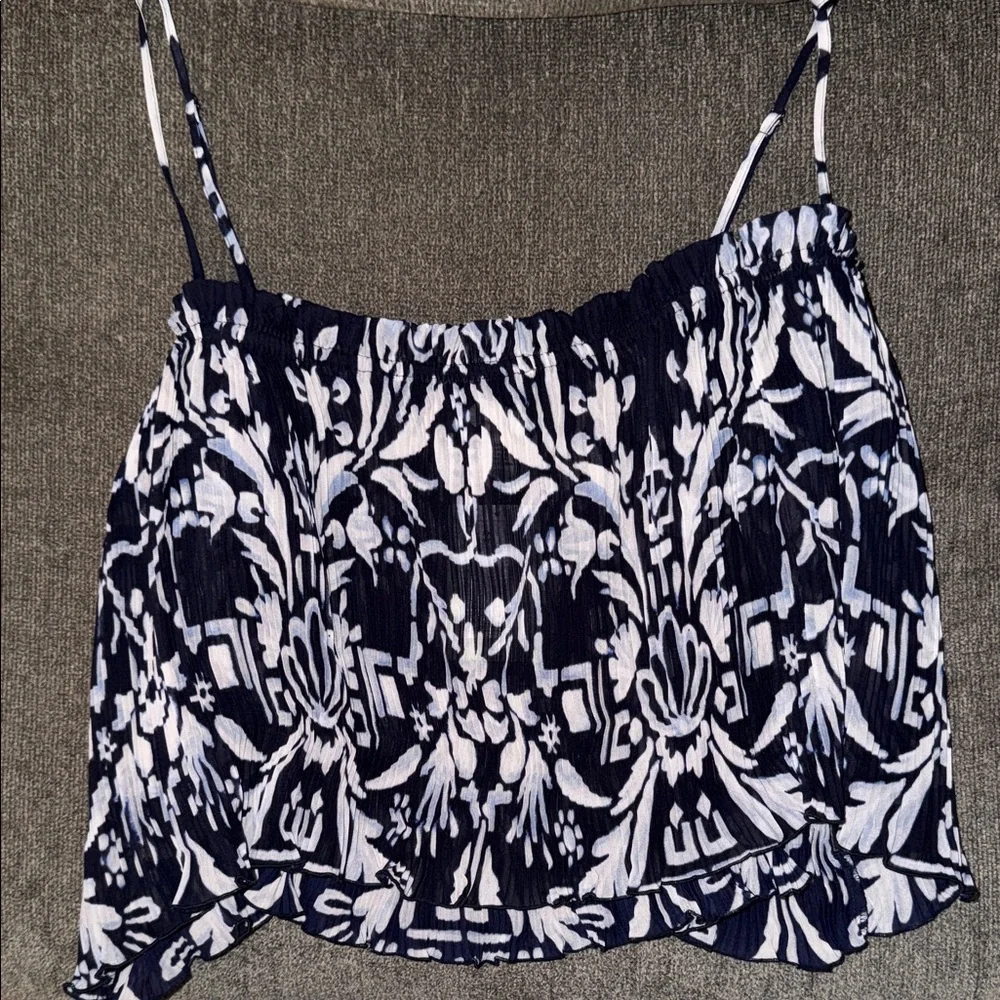 H&M Sheer Flowy Pattern Top - Picture 1 of 5